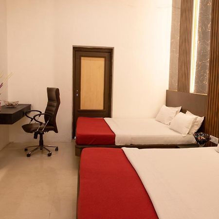 Empire Royale Hotel Bombay Esterno foto